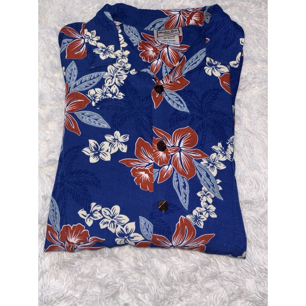 Aloha Hut 100% rayon classic Hawaiian shirt. Great shape, comfortable